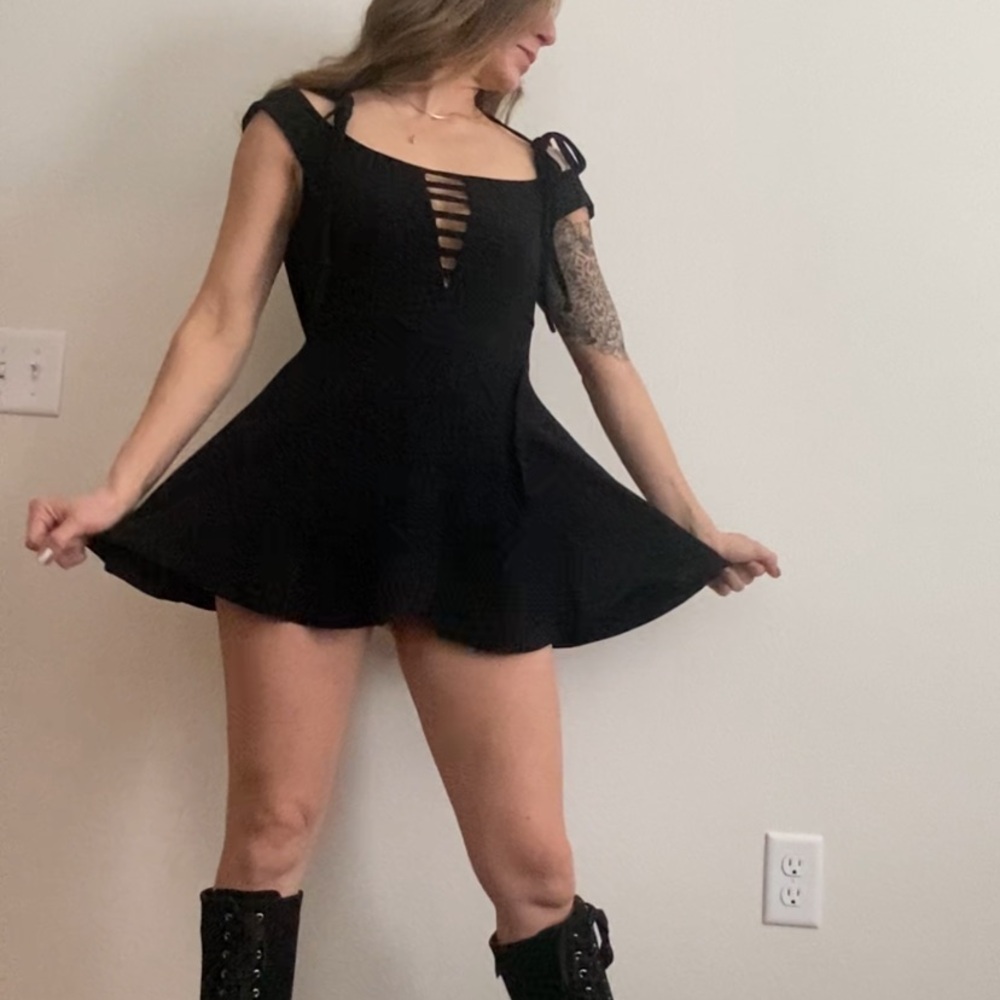 Noralina Freedom Off-Shoulder Dress - Picture 2 of 3
